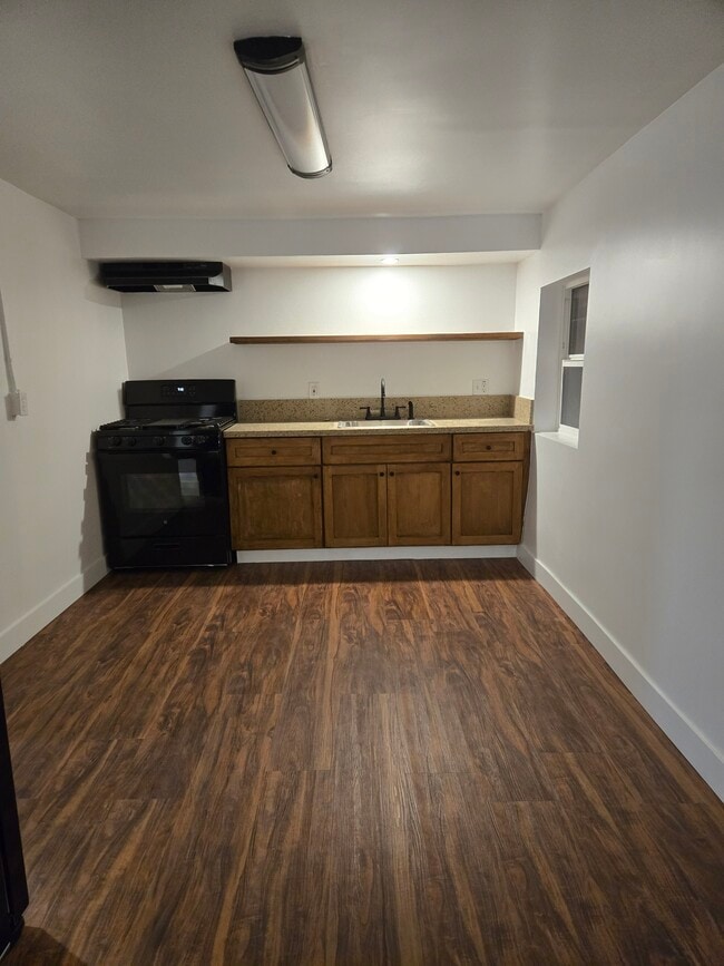 kitchen - 1466 Ridge Way