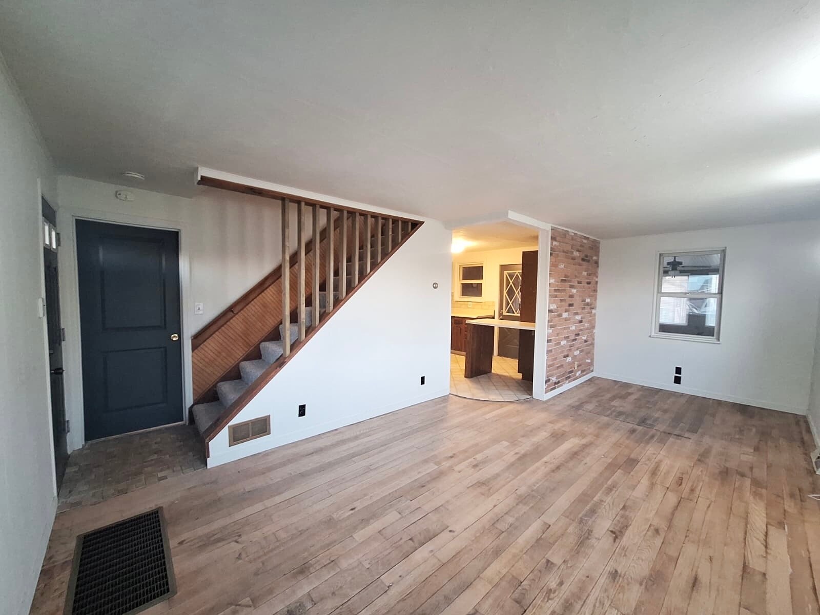 Building Photo - 991 Loucks Pl