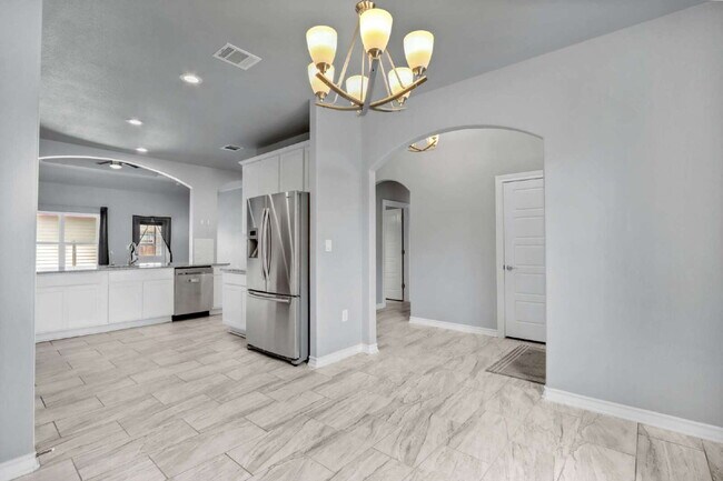 Building Photo - 5983 Midcrown Dr