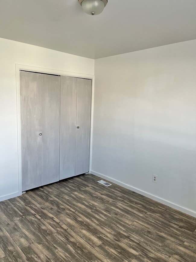 Building Photo - Pheasant Glen Town House #12