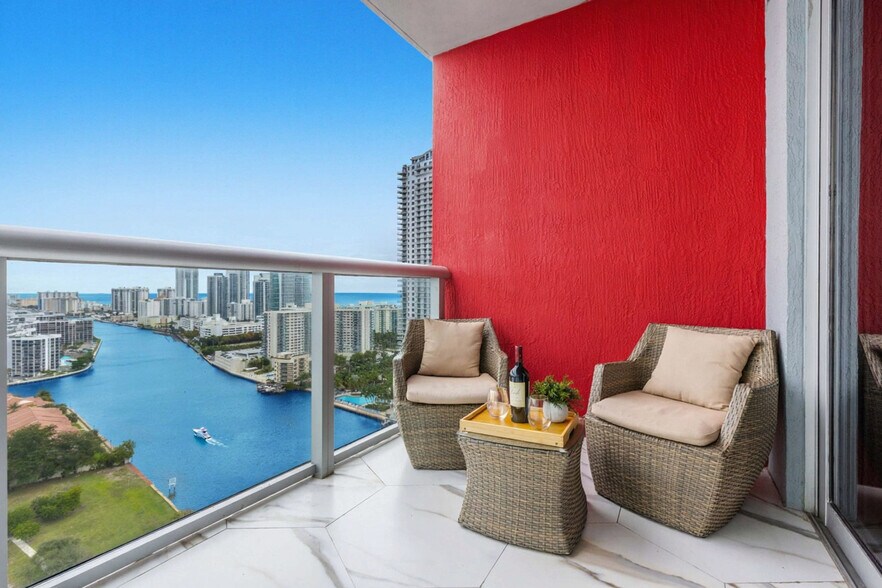 Building Photo - 2602 E Hallandale Beach Blvd
