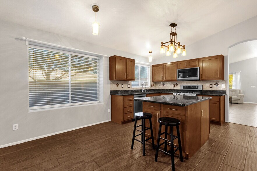 Building Photo - 17424 N 2nd Ave