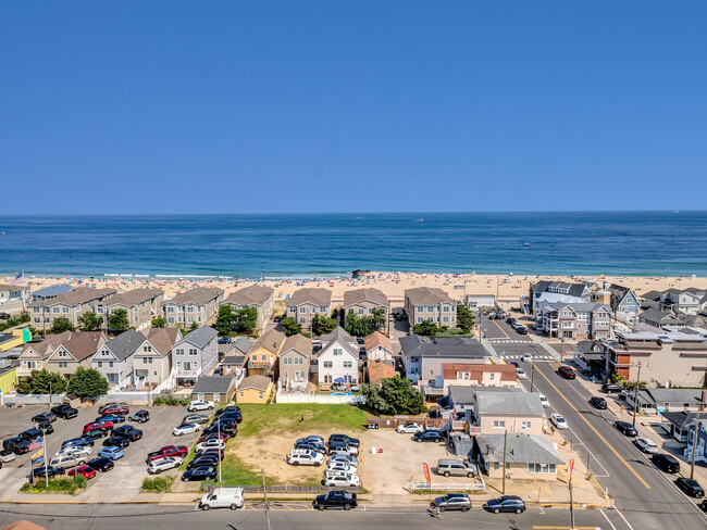 Building Photo - 239 Beach Front