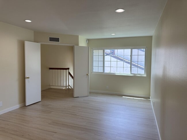 Building Photo - 306 Dolores Cir