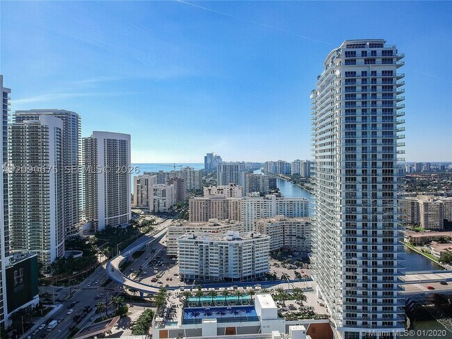 Building Photo - 4010 S Ocean Dr