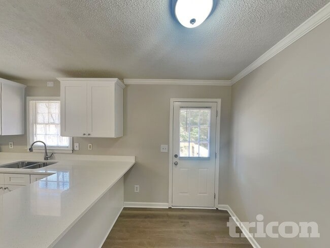 Building Photo - 385 Nectarine Dr