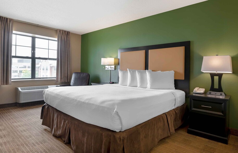 Building Photo - Furnished Studio-Chicago - O'Hare - North