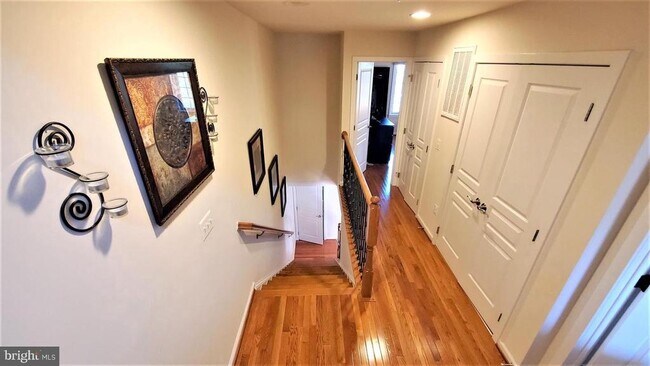 Building Photo - 9700 Cedar Farm Cir