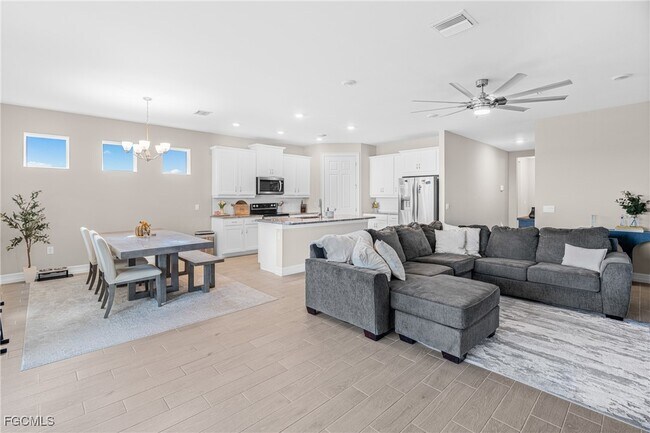 Building Photo - 607 Parkshore Lk Ave