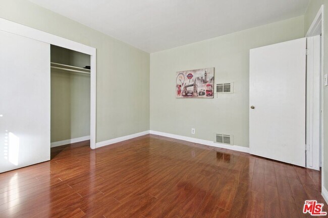 Building Photo - 1317 Wilcox Ave