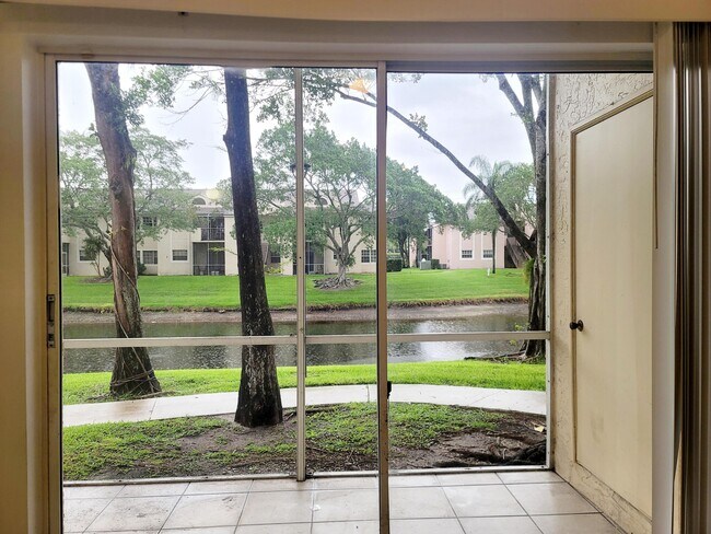 Building Photo - 611 Cypress Lake Blvd