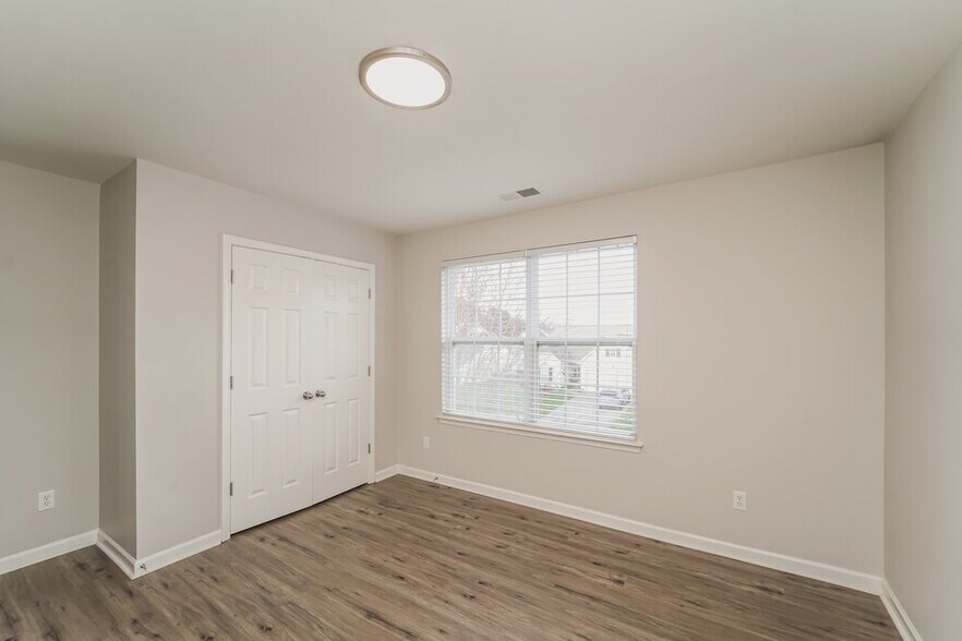 Building Photo - 701 Hicklin Dr