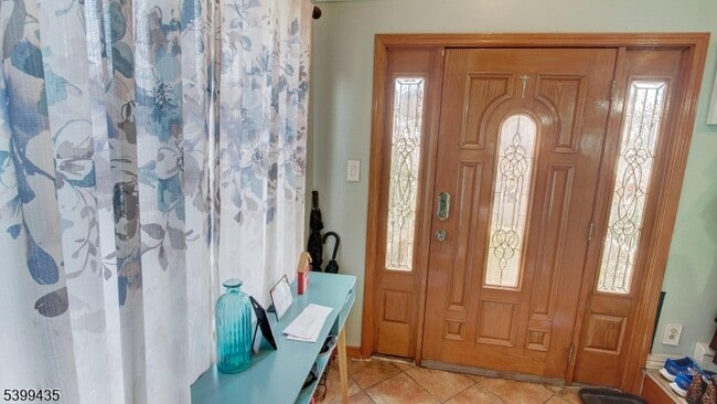 Building Photo - 836 Livingston Rd