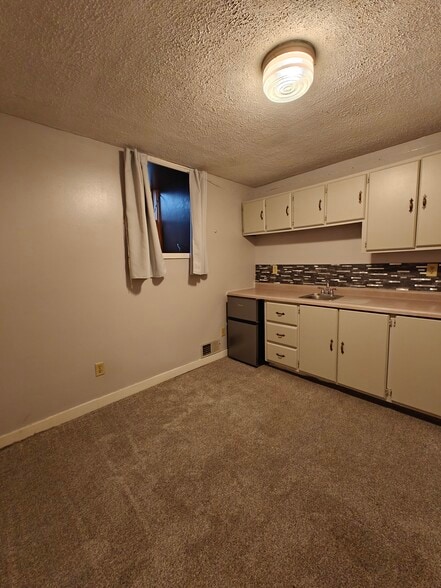 Building Photo - 919 N Elm Ave