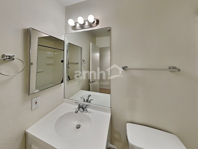 Building Photo - 452 N Rochester