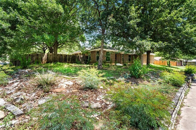 Building Photo - 2408 Shiloh Dr