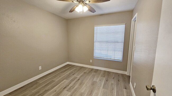 Building Photo - Newly Renovated 4 Bedroom 2 Bathroom in Gl...