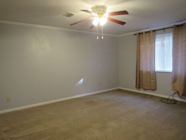 Building Photo - Contact Peggy 501 676 1758