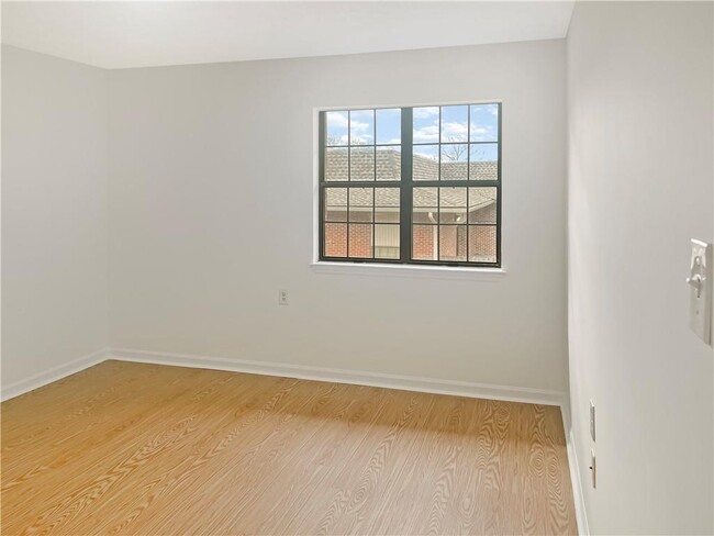 Building Photo - 475 Mount Vernon Hwy NE