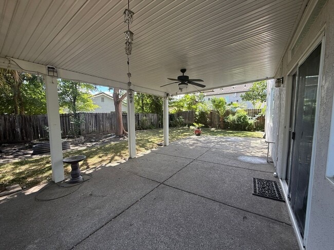 Building Photo - 532 Blarney Cir
