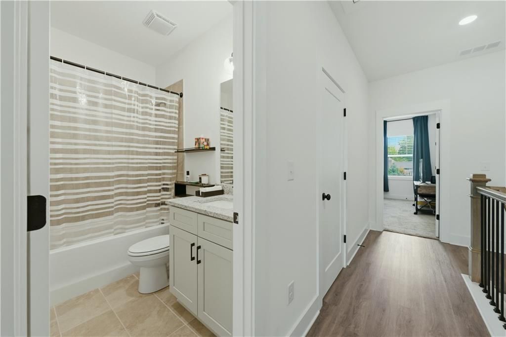 Building Photo - 104 Mission Wy