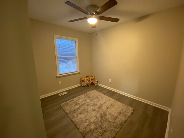 Building Photo - 314 Pine Ave