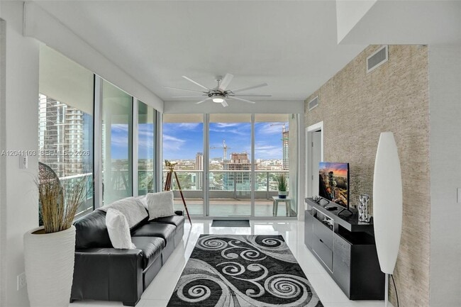Building Photo - 900 Biscayne Blvd