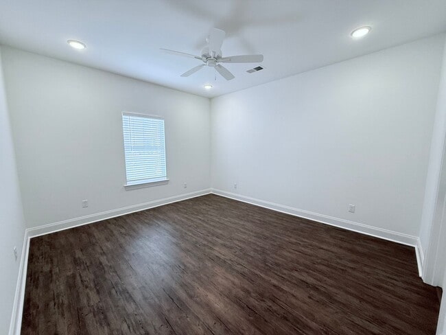 Building Photo - NEW South Grove unit