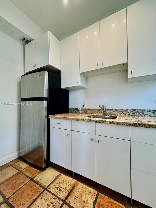 Building Photo - 900 16th St