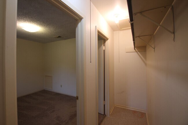 Building Photo - 12414 Cimmarron Dr