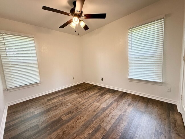 Building Photo - Cute Remodel