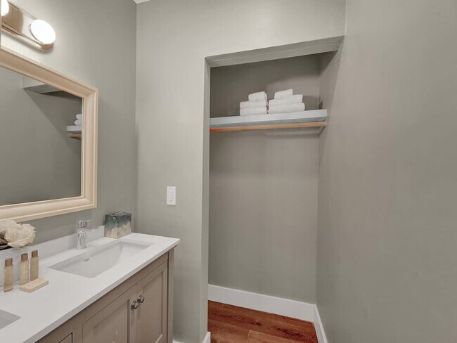 Building Photo - 3208 NE 9th St