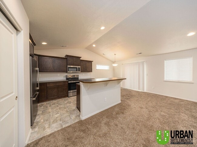 Building Photo - Beautiful Newer 3 Bedroom, 2 Bath Rancher ...