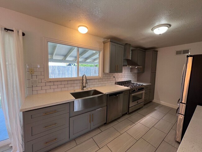 Building Photo - 5753 Mohican Dr
