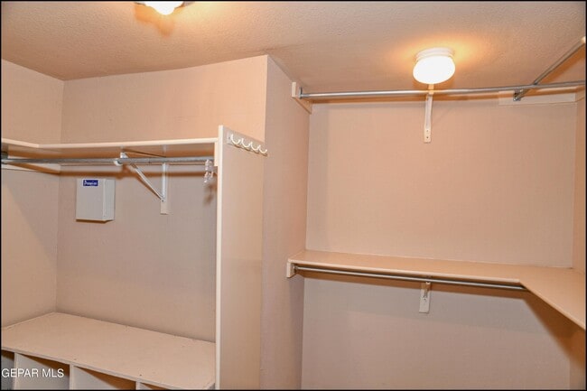 Building Photo - 3140 Tierra Encino Dr