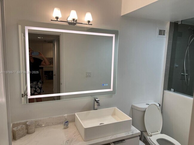 Building Photo - 100 Lincoln Rd