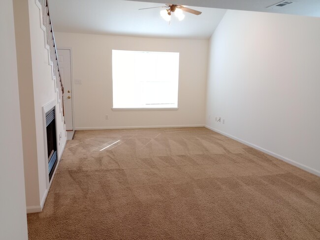 Building Photo - 3519 La Mesa Dr