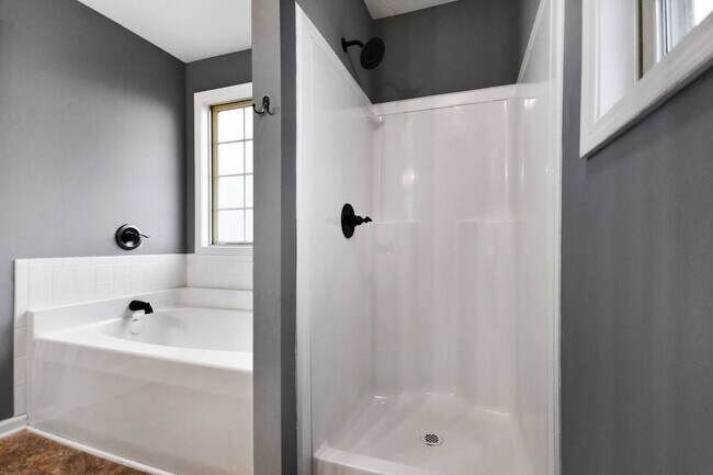 Building Photo - Pet Friendly Three Bedroom!