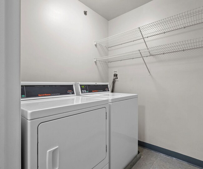 Building Photo - 675 Parker St