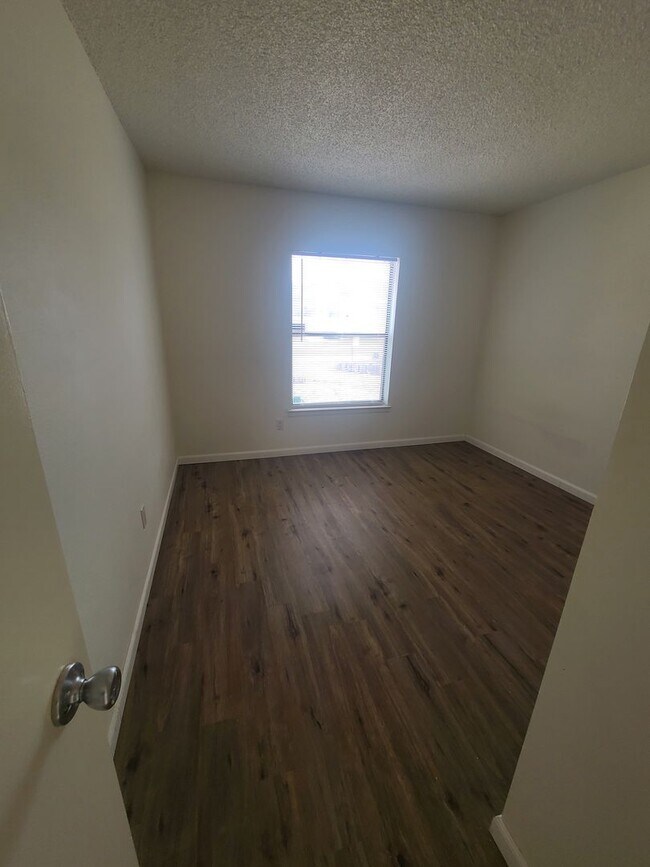 Building Photo - GREAT 3BR HOME IN NICE NE HEIGHTS AREA! Showing 1/6 5PM