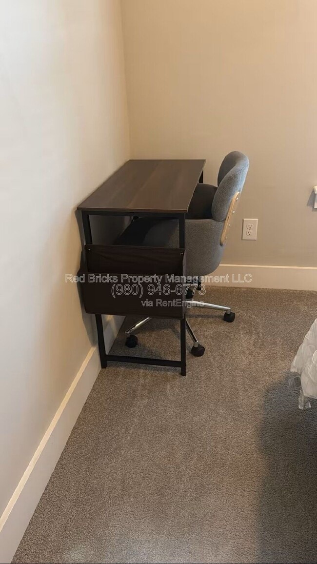 Building Photo - 4122 Salient St