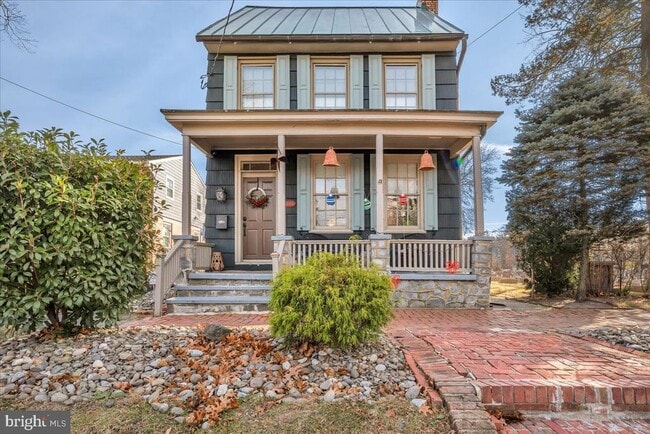 Building Photo - 406 Kings Hwy E