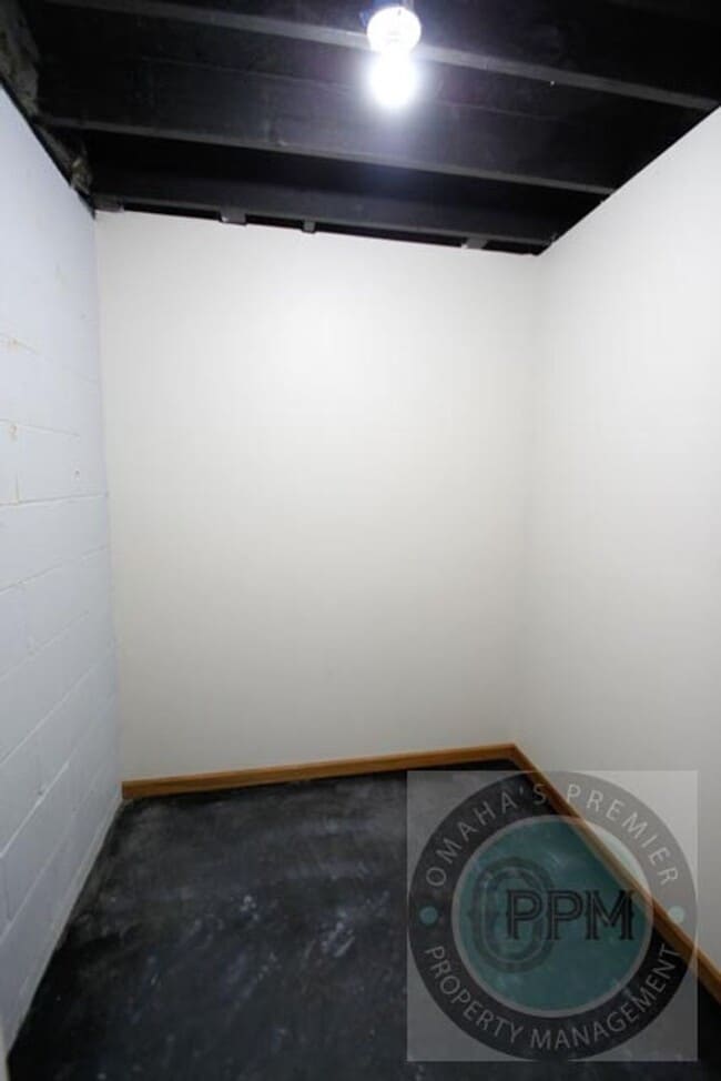 Building Photo - Comfortable 2 Bedroom/ 2 Bathroom Duplex |...