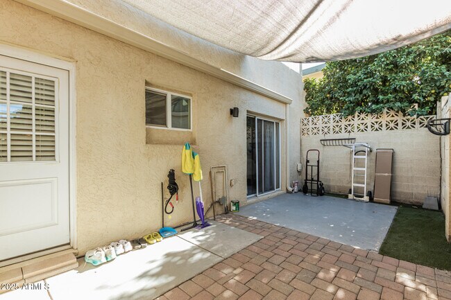 Building Photo - 2934 N 22nd Pl