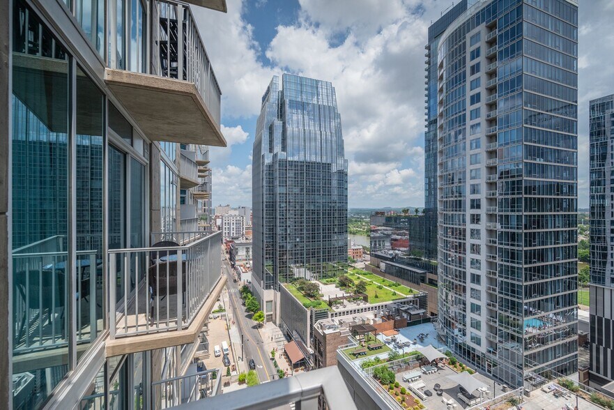 Building Photo - 301 Demonbreun St