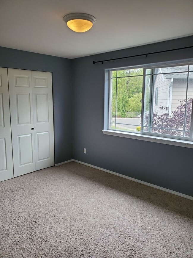 Building Photo - 3 Bd., 2.5 Ba. home in NE Bellingham near ...
