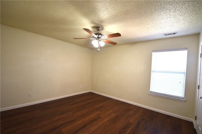 Building Photo - 207 SE 16th St