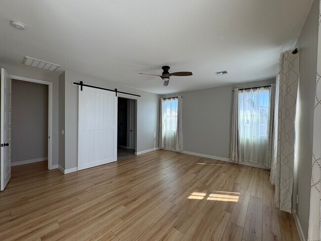 Building Photo - 1928 W Chisum Trl