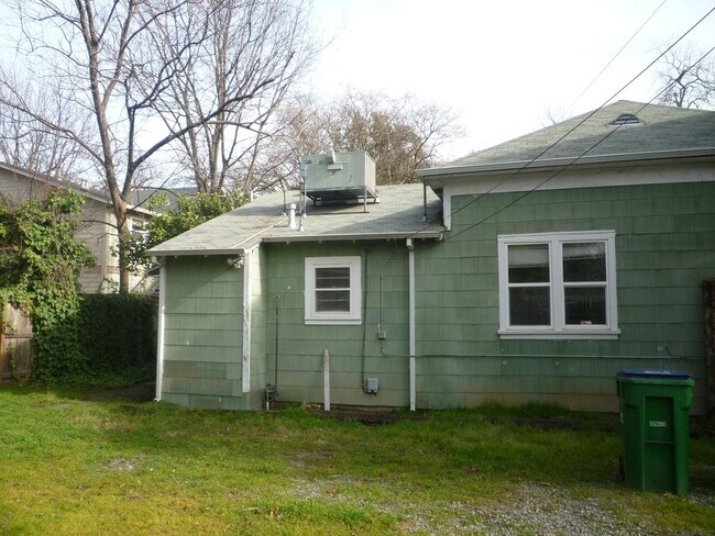 Building Photo - 3 Bedroom plus bonus room! Close to Enloe, CSUC and Downtown
