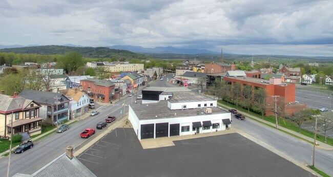 Building Photo - Industrial 1 BD near Warren St!